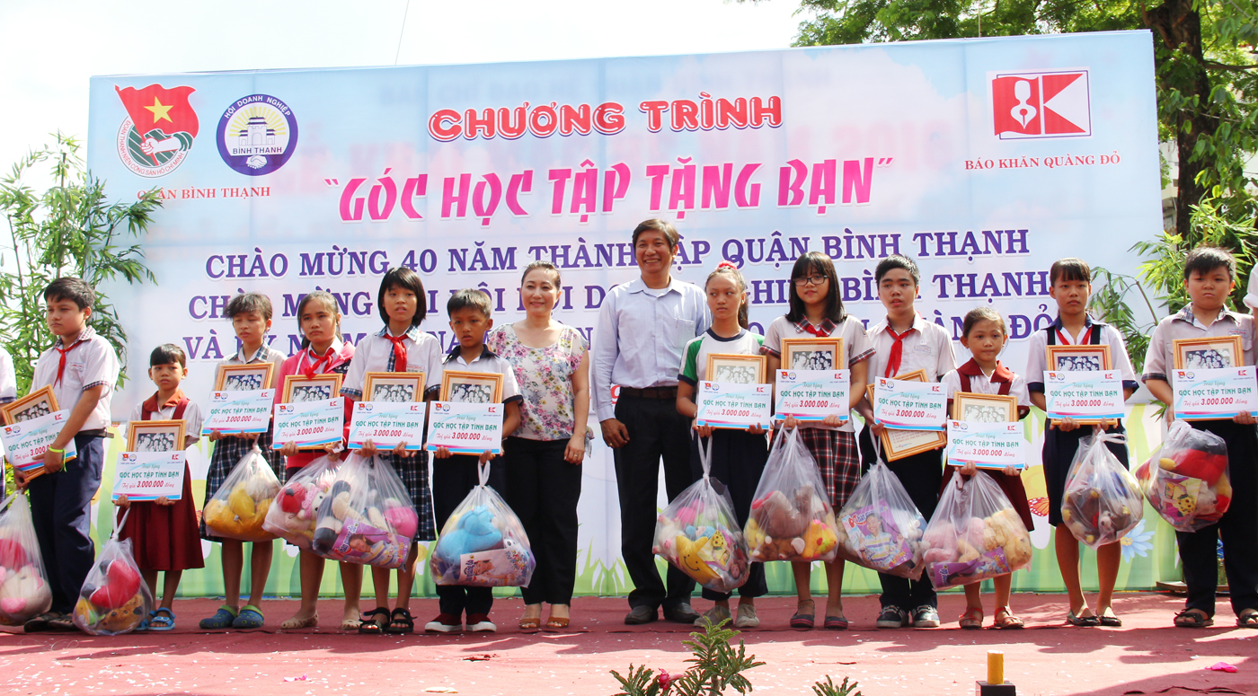 CM2 đồng hành cùng chương trình “Góc học tập tặng bạn” năm 2016